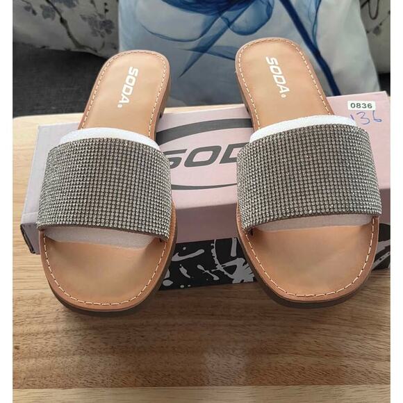 SODA Silver Slide On - Picture 2 of 4